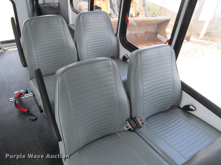 image for item DE3688 2004 Ford E350 Super Duty shuttle bus