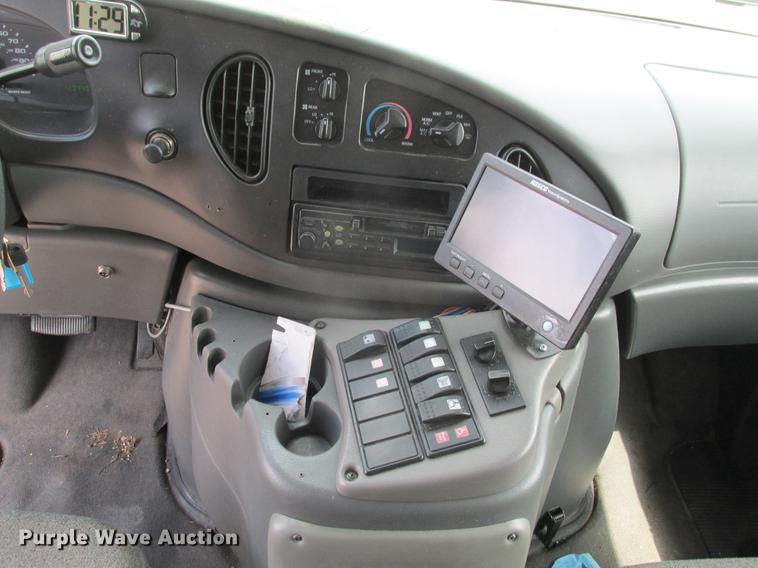 image for item DE3688 2004 Ford E350 Super Duty shuttle bus