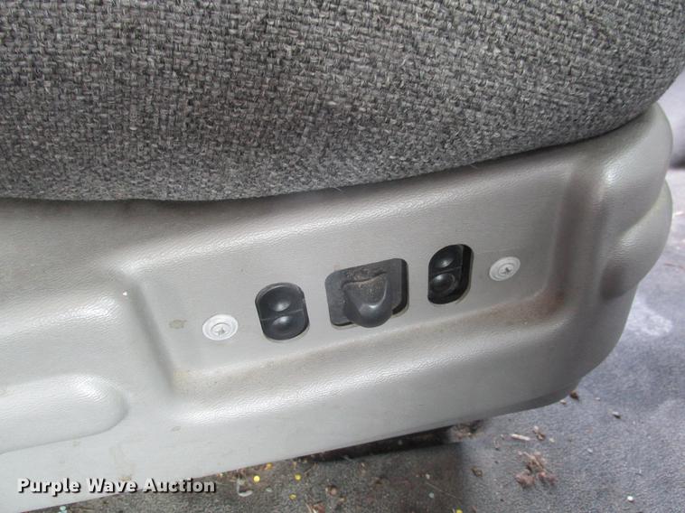 image for item DE3688 2004 Ford E350 Super Duty shuttle bus