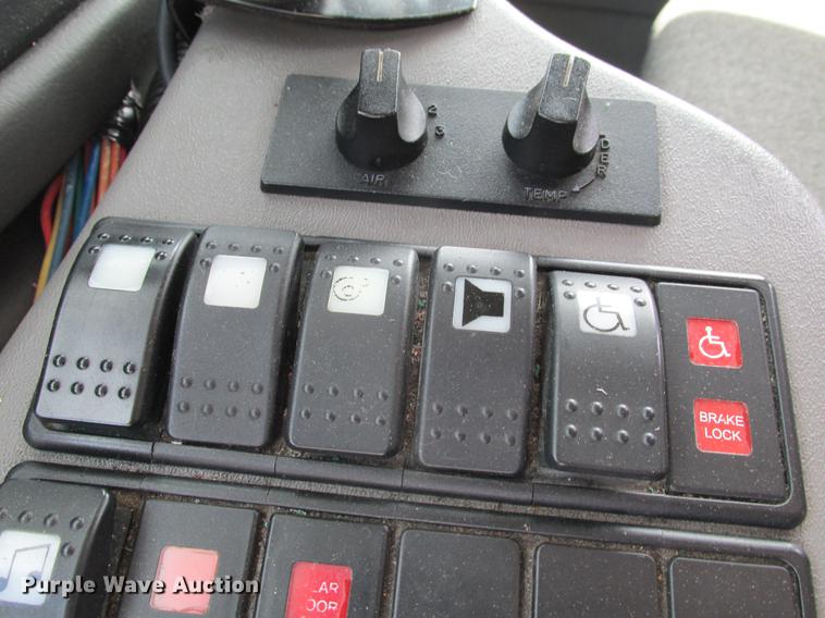 image for item DE3688 2004 Ford E350 Super Duty shuttle bus