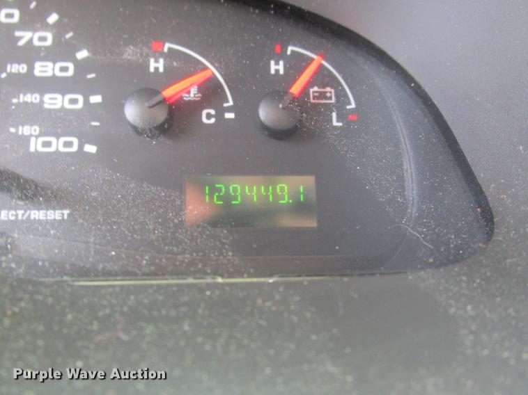 image for item DE3688 2004 Ford E350 Super Duty shuttle bus