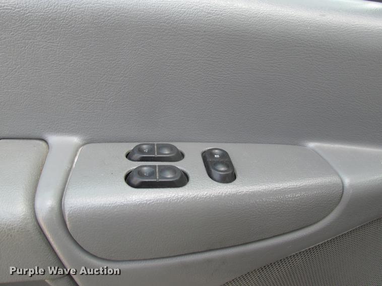 image for item DE3688 2004 Ford E350 Super Duty shuttle bus