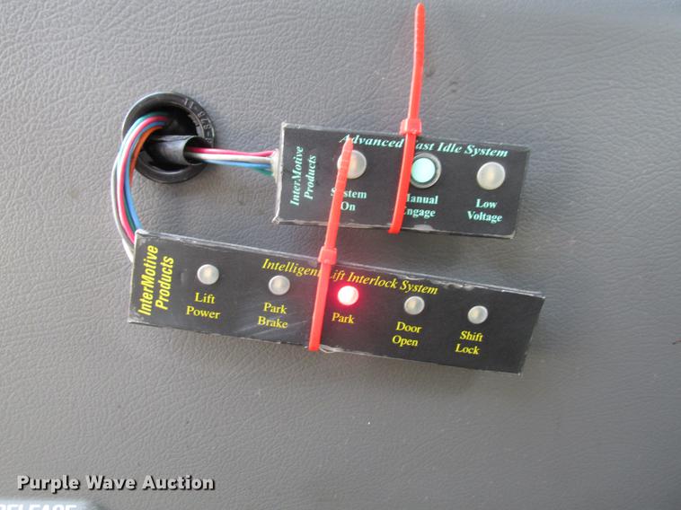 image for item DE3688 2004 Ford E350 Super Duty shuttle bus