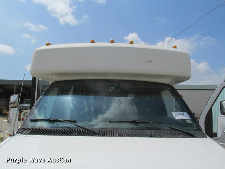 image for item DE3688 2004 Ford E350 Super Duty shuttle bus