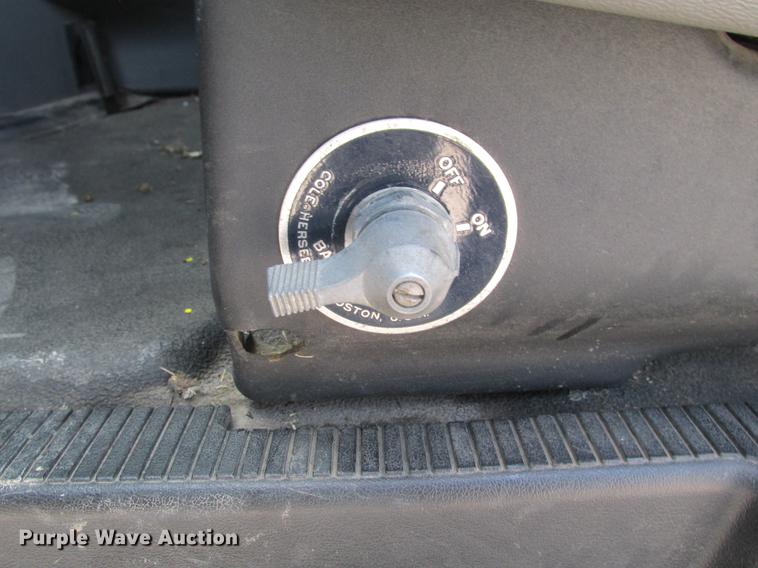 image for item DE3688 2004 Ford E350 Super Duty shuttle bus