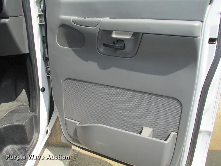 image for item DE3688 2004 Ford E350 Super Duty shuttle bus