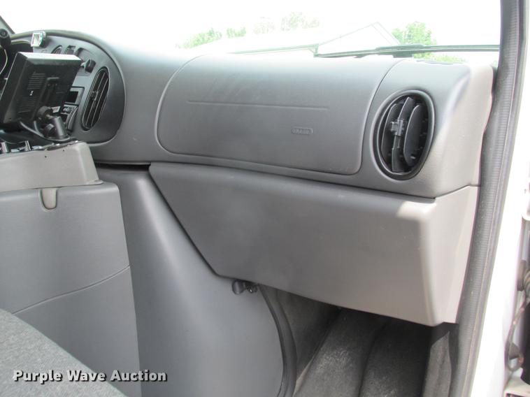 image for item DE3688 2004 Ford E350 Super Duty shuttle bus