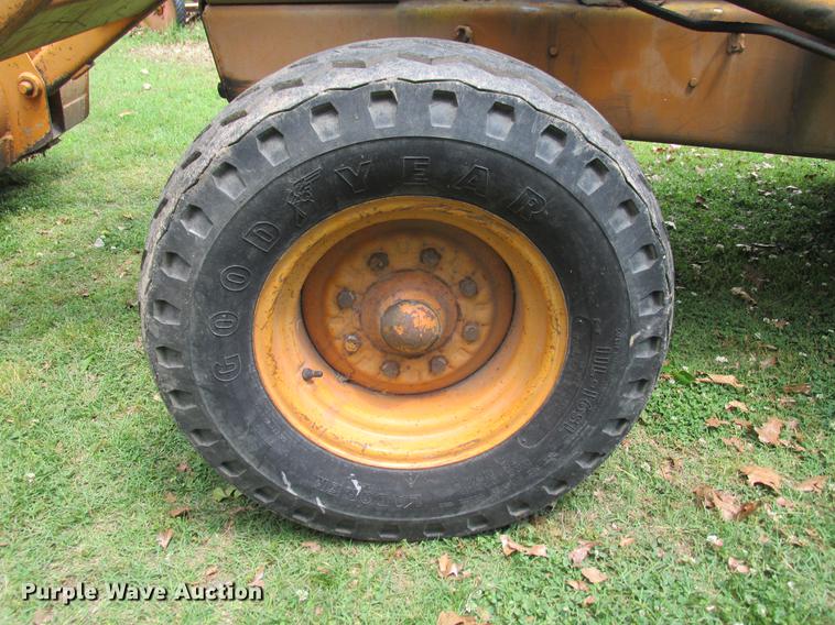 image for item DE3692 Case 480C backhoe