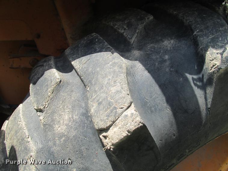 image for item DE3692 Case 480C backhoe