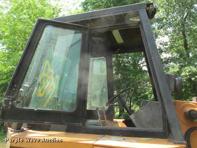 image for item DE3692 Case 480C backhoe