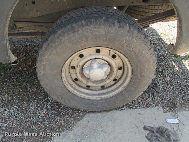 image for item DE3703 1999 Ford F150 pickup truck