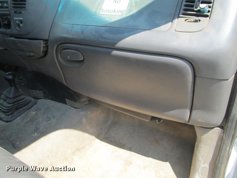 image for item DE3703 1999 Ford F150 pickup truck