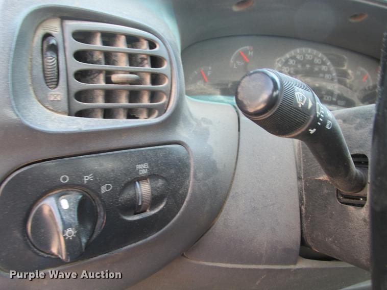 image for item DE3703 1999 Ford F150 pickup truck