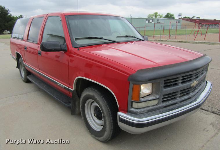 image for item DE6826 1999 Chevrolet Suburban 1500 SUV