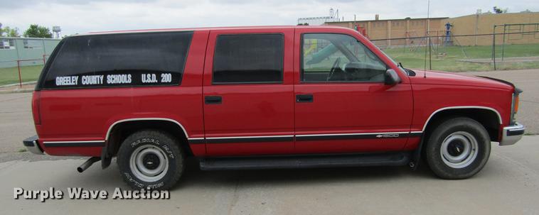 image for item DE6826 1999 Chevrolet Suburban 1500 SUV