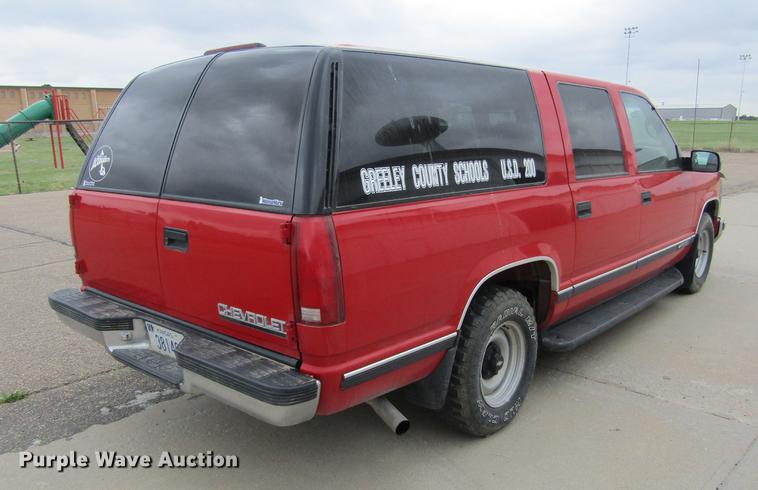image for item DE6826 1999 Chevrolet Suburban 1500 SUV