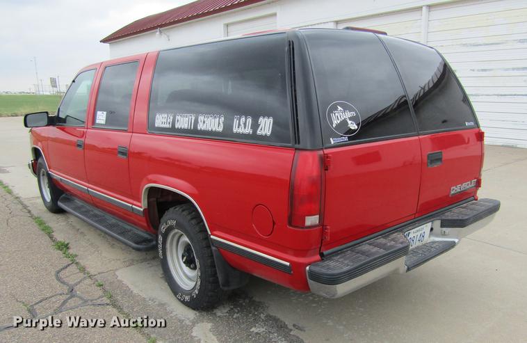 image for item DE6826 1999 Chevrolet Suburban 1500 SUV
