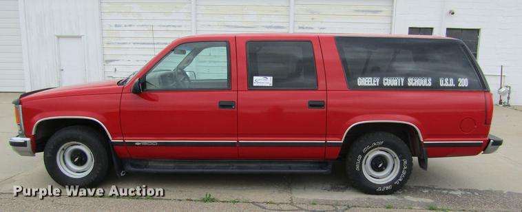 image for item DE6826 1999 Chevrolet Suburban 1500 SUV