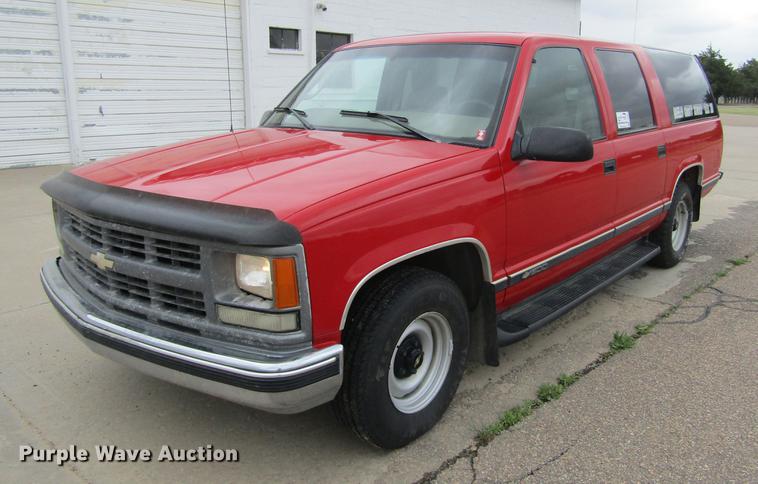 image for item DE6826 1999 Chevrolet Suburban 1500 SUV