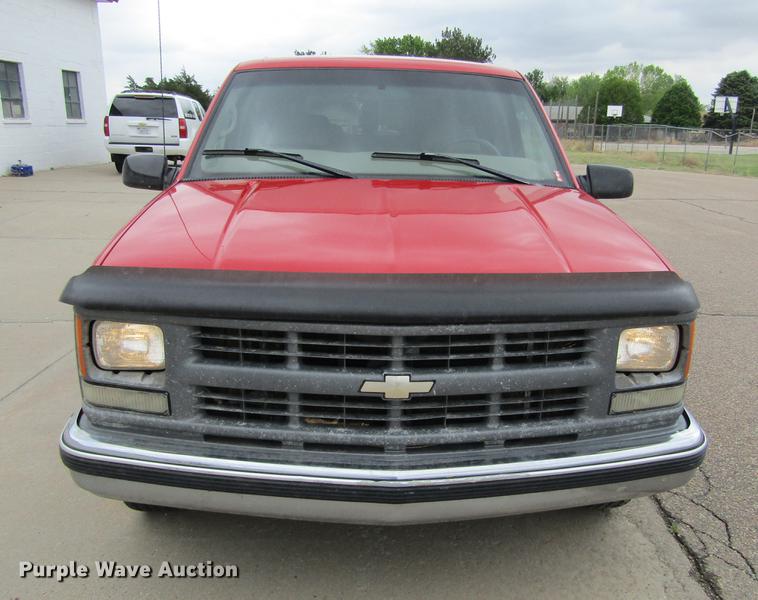 image for item DE6826 1999 Chevrolet Suburban 1500 SUV