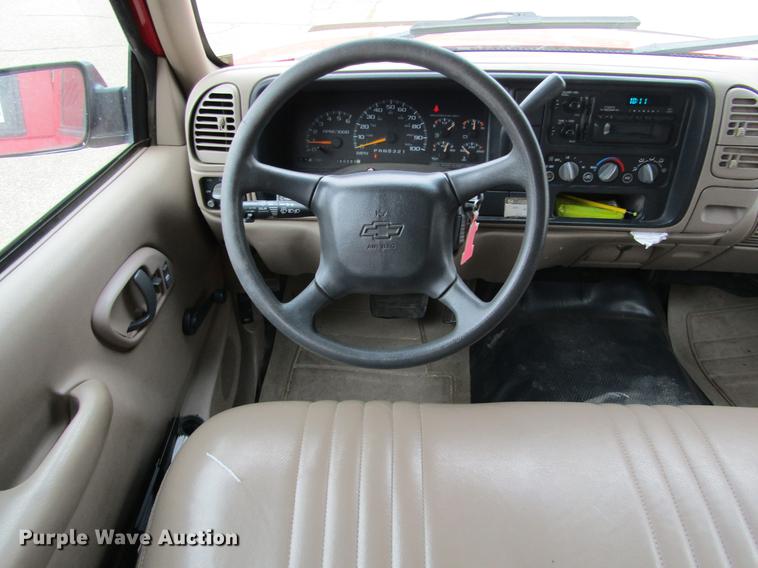 image for item DE6826 1999 Chevrolet Suburban 1500 SUV