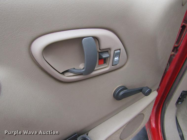 image for item DE6826 1999 Chevrolet Suburban 1500 SUV