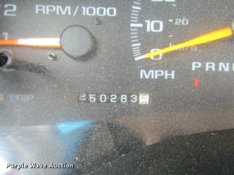 image for item DE6826 1999 Chevrolet Suburban 1500 SUV