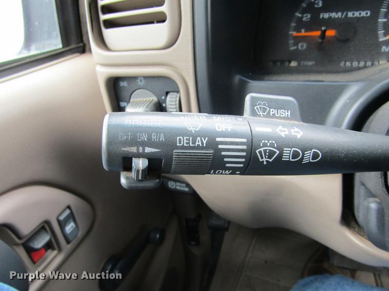 image for item DE6826 1999 Chevrolet Suburban 1500 SUV