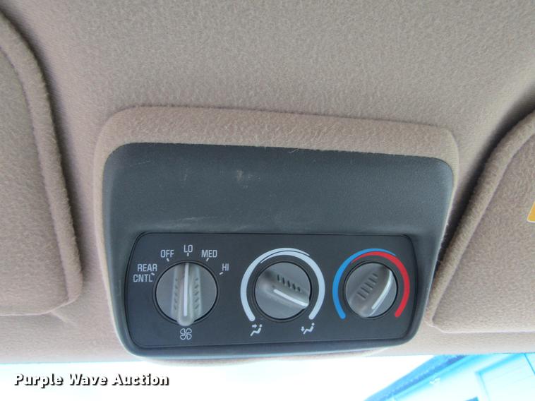 image for item DE6826 1999 Chevrolet Suburban 1500 SUV