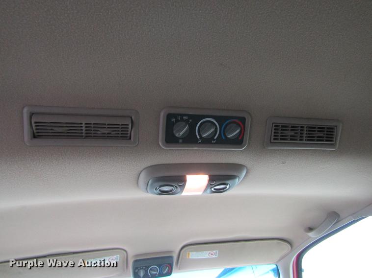 image for item DE6826 1999 Chevrolet Suburban 1500 SUV