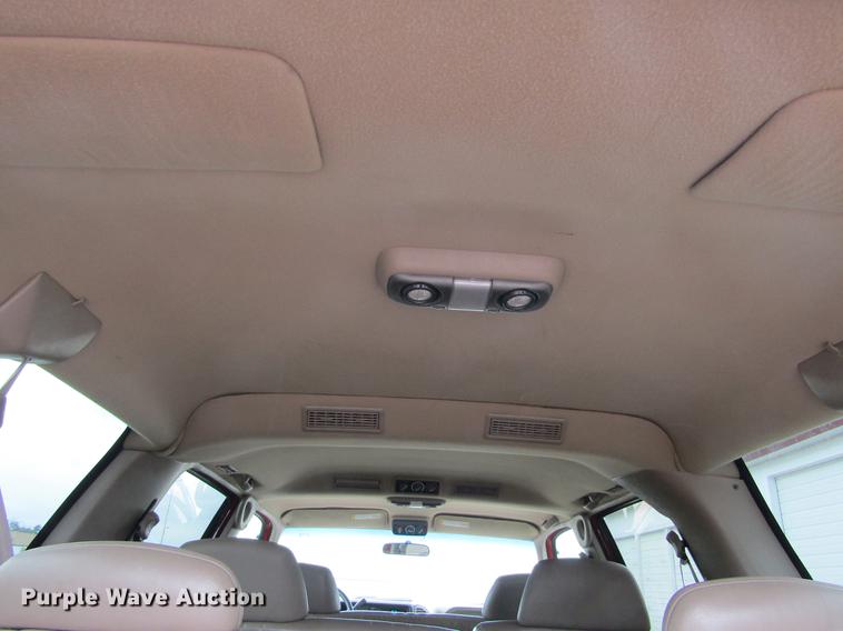image for item DE6826 1999 Chevrolet Suburban 1500 SUV