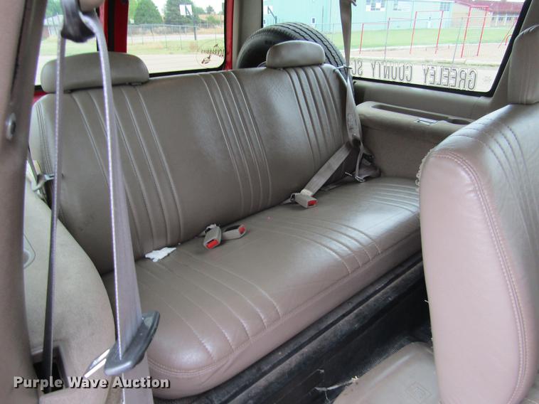 image for item DE6826 1999 Chevrolet Suburban 1500 SUV