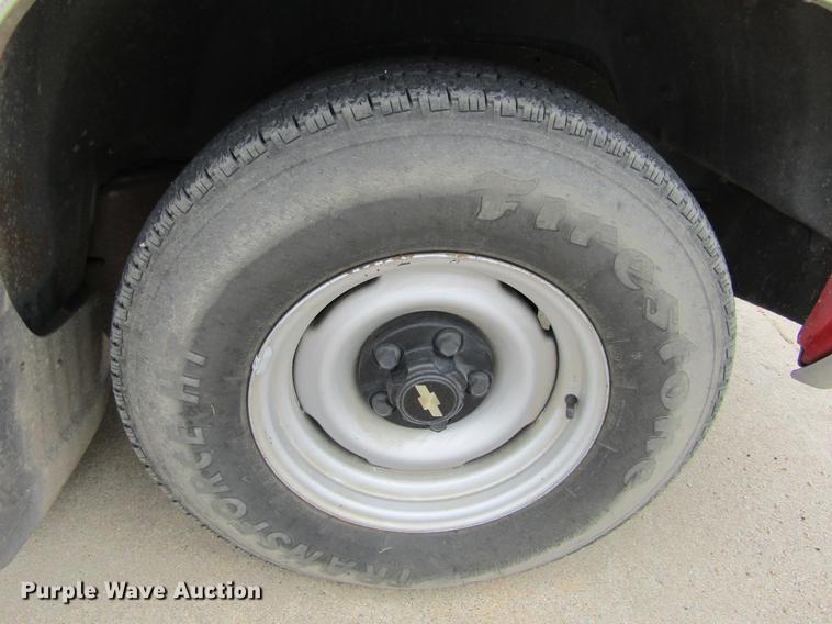 image for item DE6826 1999 Chevrolet Suburban 1500 SUV