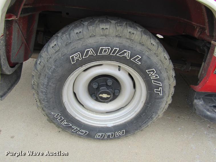 image for item DE6826 1999 Chevrolet Suburban 1500 SUV