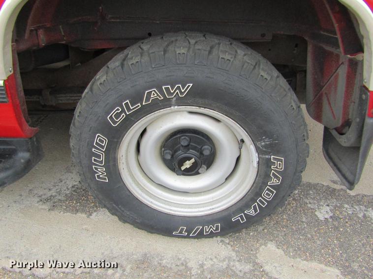 image for item DE6826 1999 Chevrolet Suburban 1500 SUV