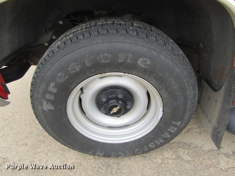 image for item DE6826 1999 Chevrolet Suburban 1500 SUV