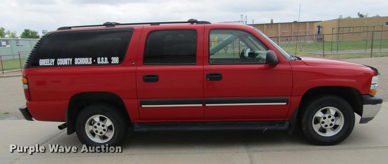 image for item DE6828 2001 Chevrolet Suburban 1500 LS SUV