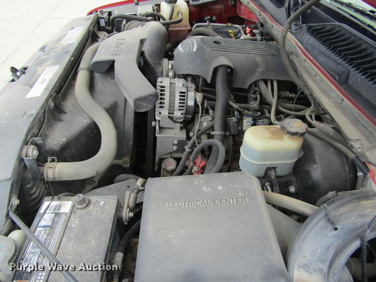 image for item DE6828 2001 Chevrolet Suburban 1500 LS SUV