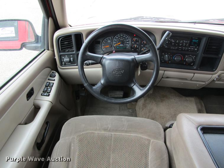 image for item DE6828 2001 Chevrolet Suburban 1500 LS SUV