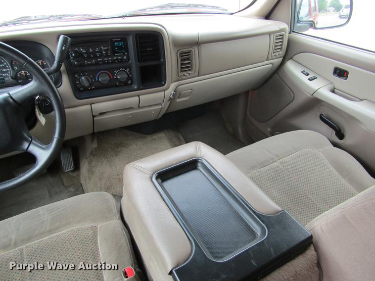 image for item DE6828 2001 Chevrolet Suburban 1500 LS SUV