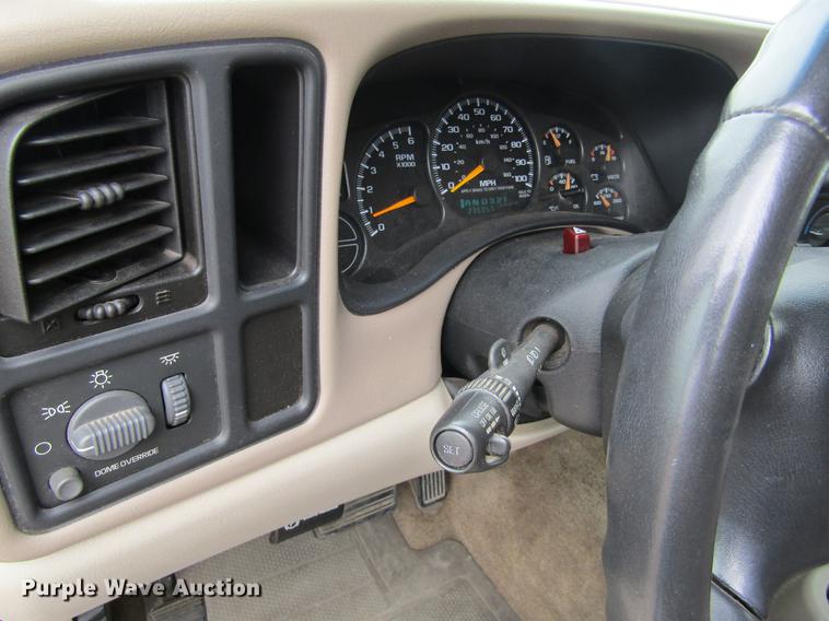 image for item DE6828 2001 Chevrolet Suburban 1500 LS SUV