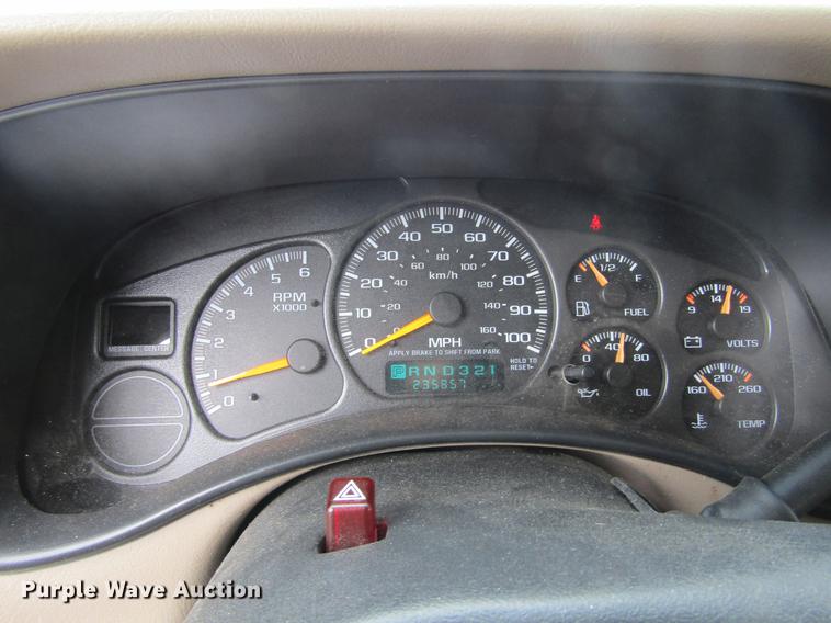 image for item DE6828 2001 Chevrolet Suburban 1500 LS SUV