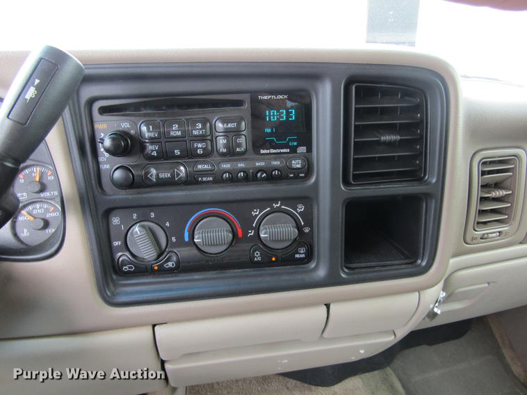 image for item DE6828 2001 Chevrolet Suburban 1500 LS SUV