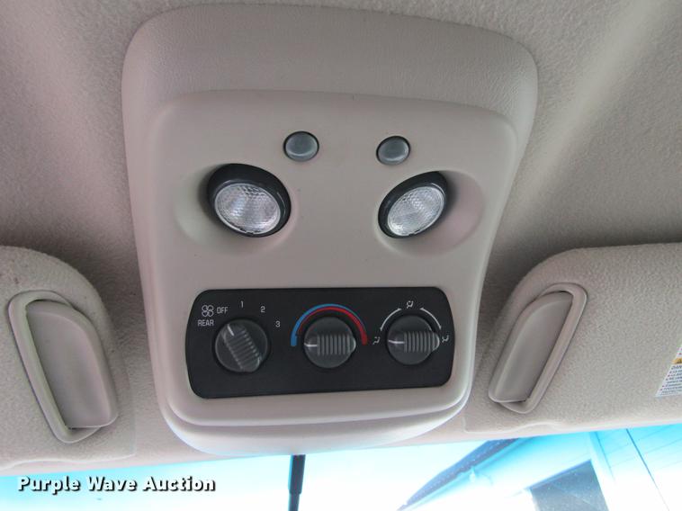 image for item DE6828 2001 Chevrolet Suburban 1500 LS SUV