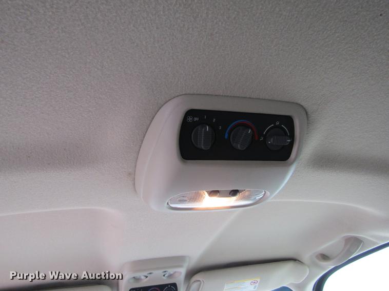 image for item DE6828 2001 Chevrolet Suburban 1500 LS SUV