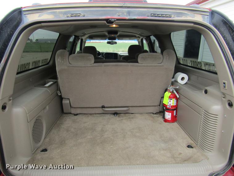 image for item DE6828 2001 Chevrolet Suburban 1500 LS SUV