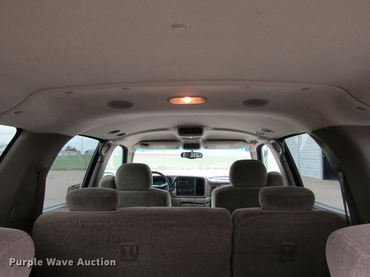 image for item DE6828 2001 Chevrolet Suburban 1500 LS SUV