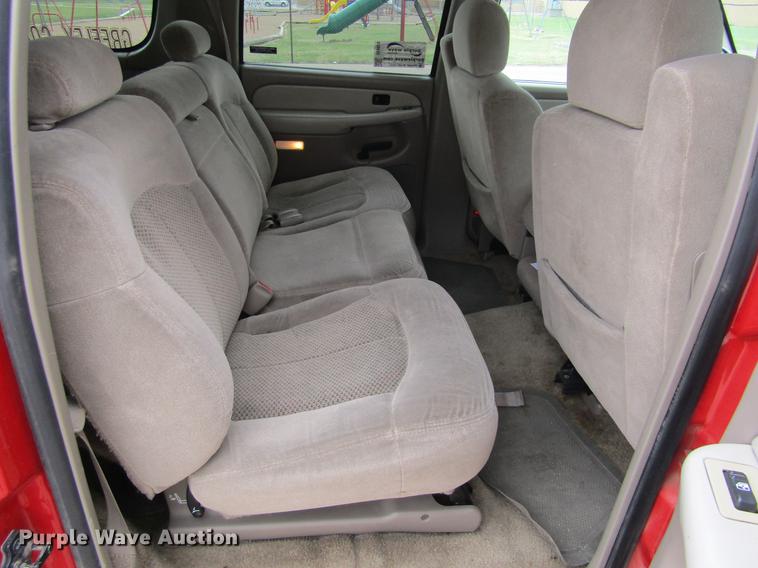 image for item DE6828 2001 Chevrolet Suburban 1500 LS SUV