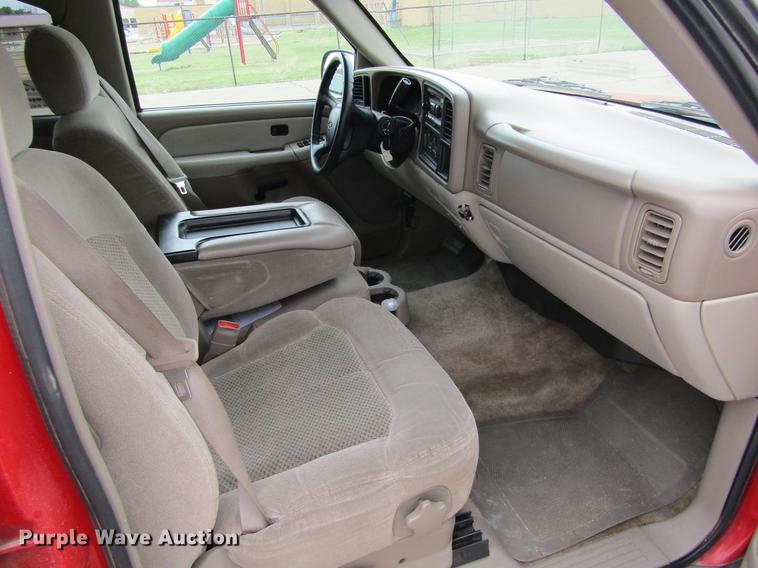 image for item DE6828 2001 Chevrolet Suburban 1500 LS SUV