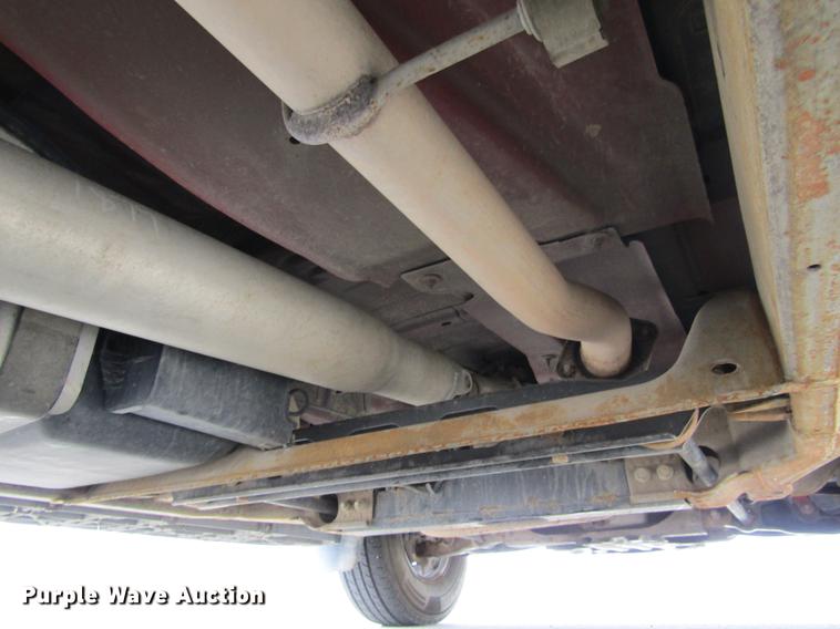 image for item DE6828 2001 Chevrolet Suburban 1500 LS SUV